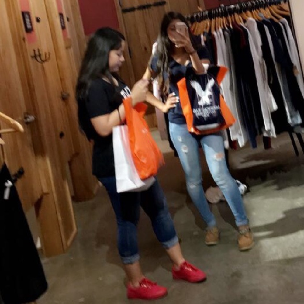 Meet your Posher, Victoria